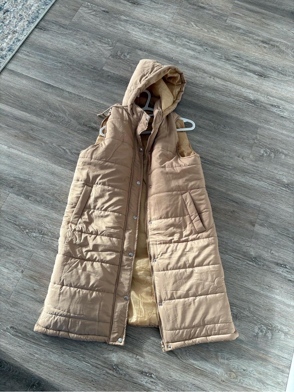 Sleeveless Hooded Puffer Vest in Beige